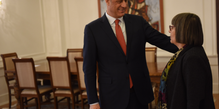 Kandiq: Thaçi i përçoi mesazh Qeverisë të Kosovës për rëndësinë e aleancës me ShBA’në