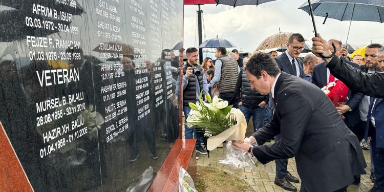Kurti zbulon pllakën përkujtimore në Shtuticë të Drenasit