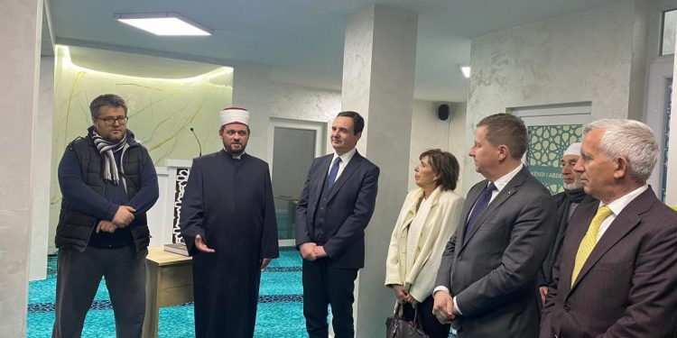 Kurti uron Natën e Kadrit, thotë se agjëron kur shkon në iftare