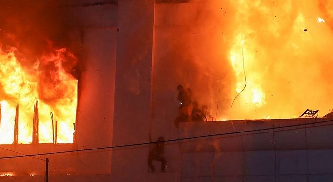 Zjarr në korridorin e një banese në Prishtinë