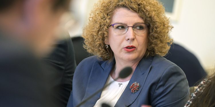 Hajdari: Mbi 720 milionë euro investime direkte gjatë 2022-ës, ulet bilanci tregtar