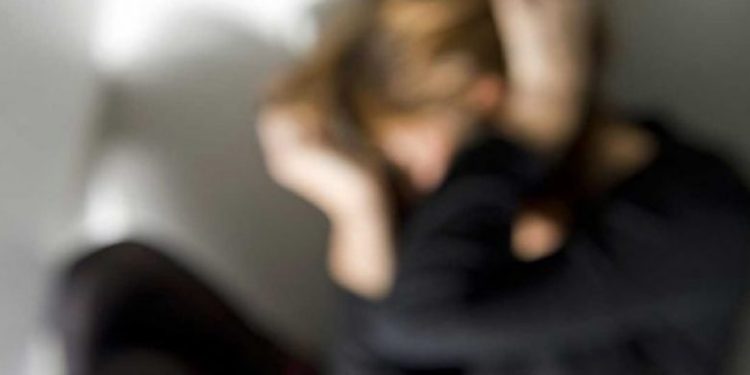E rëndë: Një grua rrahet nga vjehrri, bashkëshorti dhe kunati