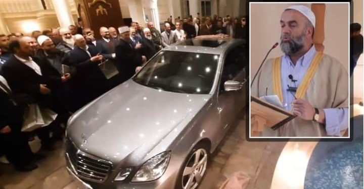 Hoxha që mori dhuratë Mercedesin, thotë se dikush ia shpoi 4 gomat me gozhdë
