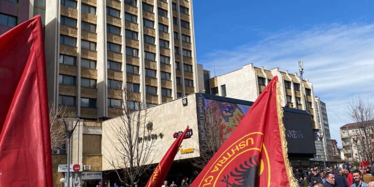 Numër i madh i qytetarëve mblidhen në sheshin “Zahir Pajaziti”