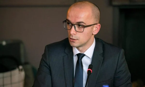 Zëvëndësi i Gërvallës i reagon keq Stanos: Vota kundër e Serbisë duhet të dënohet ashpër