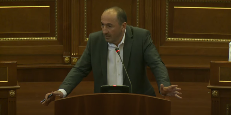 Ministri Aliu: Do ta shkurtojmë rrugën ajrore drejt Evropës