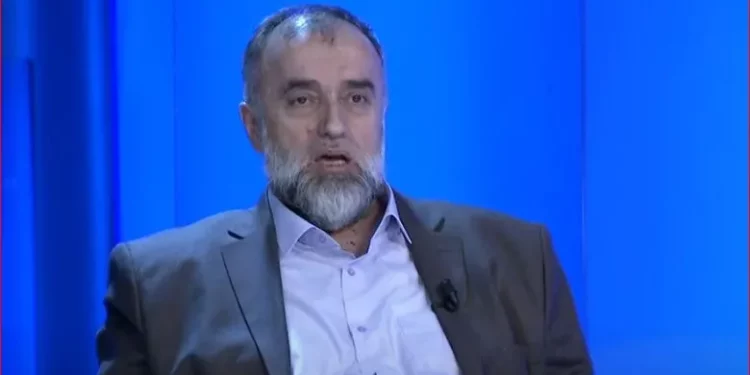 Hoxha kërkon falje publike: Jam veteran i UÇK, të njëjtin flamur kam mbajtur pranë