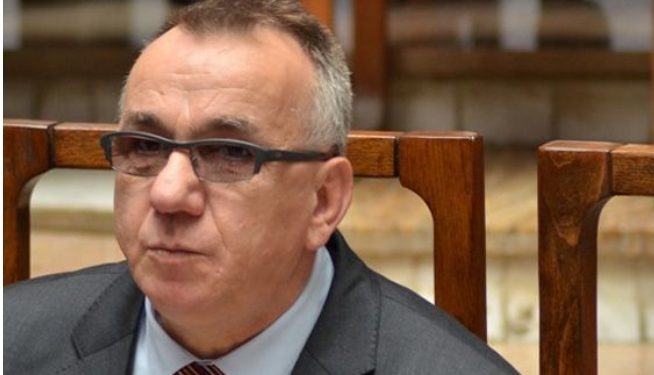 Hasani për vizitën e shefit të AKI-së në Kushtetuese: Nuk ka të drejtë, është vepër penale
