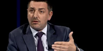 Valon Syla lajmërohet pas sulmit: Me çdo gjasë ka të bëjë me reagimet e mia rreth ‘Mulla Mercedesit’