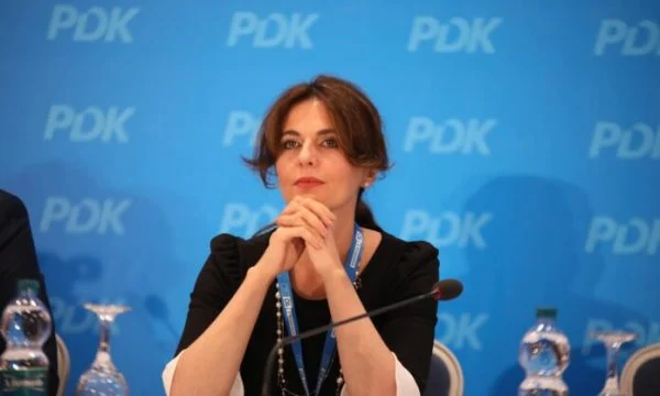 Çitaku fajëson VV-në për vonesat për vizat: I shkaktoi me kauza të rrejshme