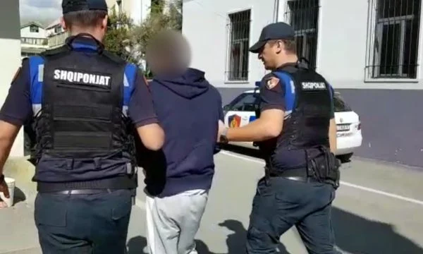 Dhunoi për 1 javë të dashurën në Tiranë, 31-vjeçari dyshonte se ajo e tradhtonte