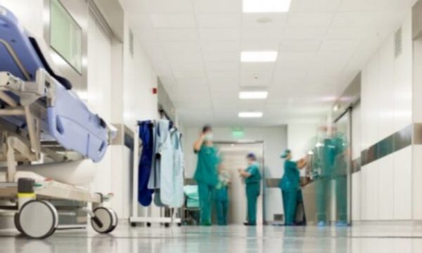 Deklarohen të pafajshëm dy infermierët në Gjakovë, dyshohet që për shkak të papërgjegjësisë shkaktuan vdekjen e pacientit me Covid-19