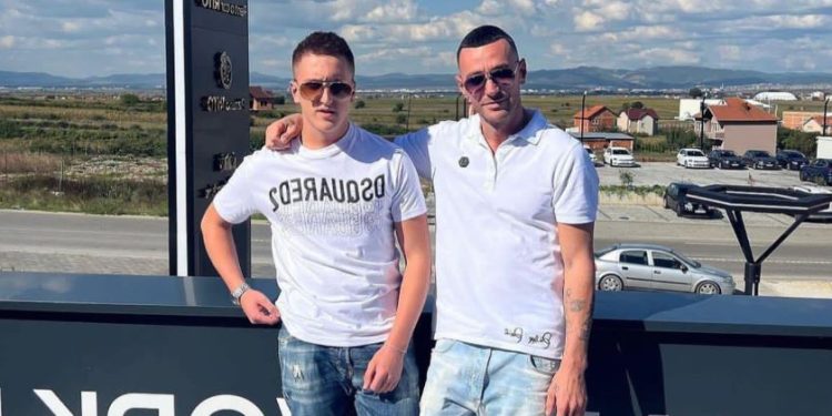 Frizeri i VIP’ave shqiptarë, po njihet për punën e tij edhe përtej kufijve të Kosovës 1 ditë më parë