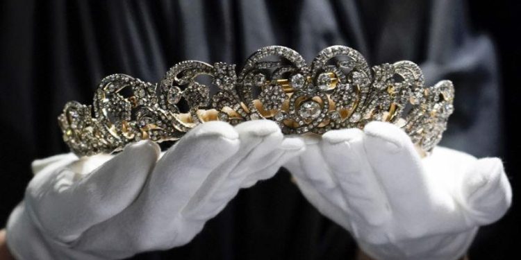 Mbreti Charles III trashëgoi bizhuteritë me vlerë 600 milionë euro nga nëna e tij
