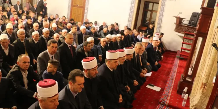 Namazi i Fitër Bajramit falet të premten në orën 06:23