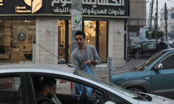 I krishteri në rrugët e Gaza-s, ujë e hurma për muslimanët