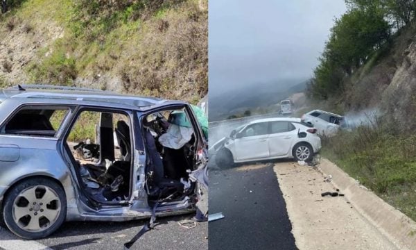 E rëndë në Greqi, donin t’i iknin policisë, “Audi” me emigrantë përplaset me një makinë,6 persona humbin jetën!