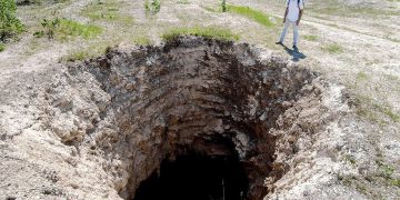 Më 2013, toka e gëlltiti një burrë që po flinte në dhomën e tij, asnjë shenjë e tij nuk është gjetur më