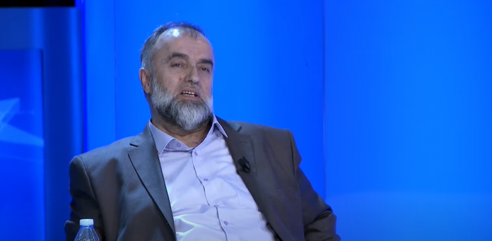 Eskalon hoxha i “Mercedesit”: Ka shumë divorce, se po folin me lav**e të ndryshme