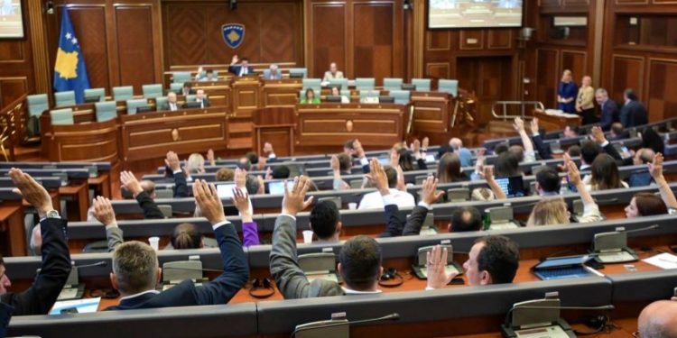 Njihuni me deputetët më të zëshëm në Kuvendin e Kosovës