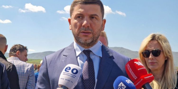 Krasniqi bën homazhe në Mejë: Pa u gjetur edhe i zhdukuri i fundit, nuk mund të ketë drejtësi!