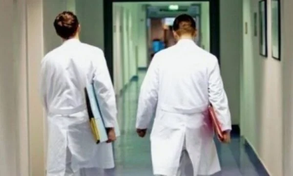 Heqja e vizave, paralajmërohet fluks më i madh i ikjes së mjekëve