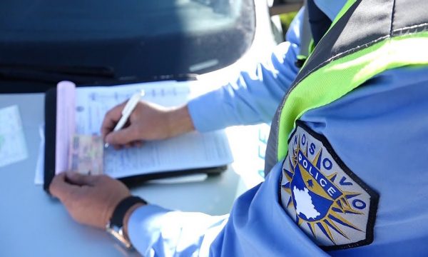 Policia gjobit katër persona, dyshohej se ishin duke shkuar për të dëmtuar malet e Parkut Kombëtar “Sharri”