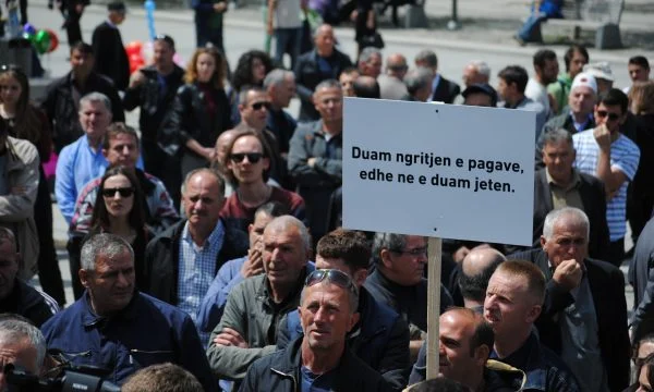 Punëtorët e KEK-ut në hall për paga, protestojnë të premten
