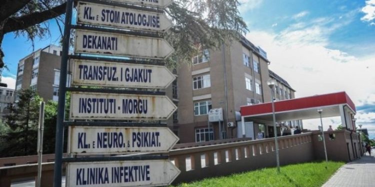 Mjeku nga QKUK-ja tregon se gjendja e dy nxënësve është stabile, njëri ka djegie serioze