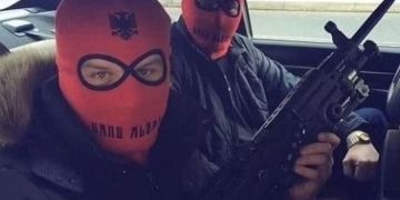 Mediumi britanik shkruan për repertët shqiptarë dhe jetën e tyre luksoze në Britani