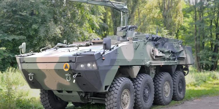 Ukraina porosit 100 automjete të blinduara nga Polonia