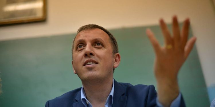 Zyba ia kthen Haki Abazit: Mos e ke provu picën e PDK-së?