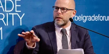 Analisti zviceran i reagon Hillit pasi tha se “s’dorëzohemi deri të bëhet Asociacioni’