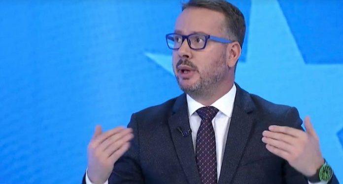 Kajtazi: “Martini është me një këmbë në burg, prandaj po vazhdojne sulmet e kmerve te kuq kunder Isufajt”