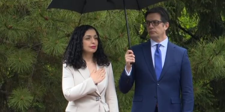 Osmani në Shkup, Pendarovski e pret me ceremoni