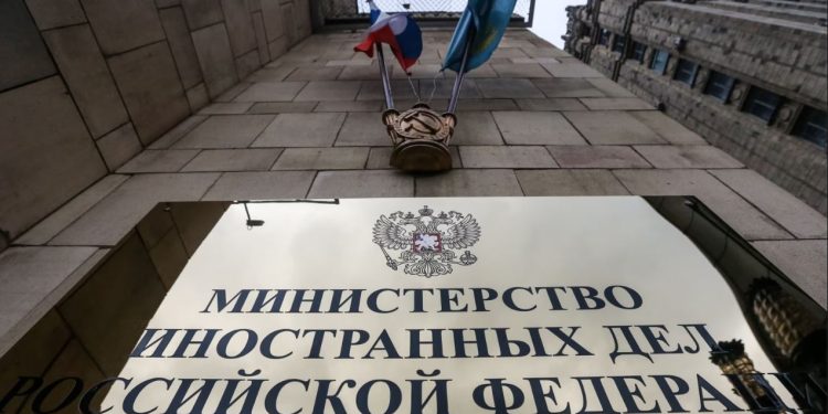 Rusia dëbon një diplomat moldav