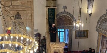 Pamje nga falja e Fitër Bajramit në Xhaminë e Madhe të Prishtinës, xhematit iu drejtua Naim Tërnava
