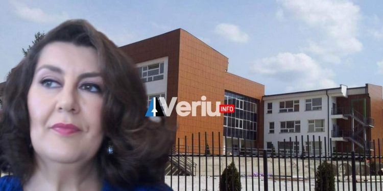 Drejtoresha e re e Shkollës së Mjekësisë ndalon daljen jashtë shkollës në pushim të gjatë, nxënësit pretendojnë se u bë për favorizim të byfesë (VIDEO)