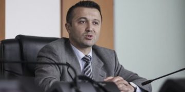“Në Kuvend janë dy deputetë të kundërligjshëm”- a rrezikohet rrëzimi i Presidentes Osmani? Flet Veton Berisha