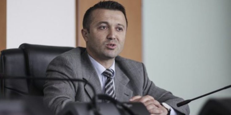 “Në Kuvend janë dy deputetë të kundërligjshëm”- a rrezikohet rrëzimi i Presidentes Osmani? Flet Veton Berisha