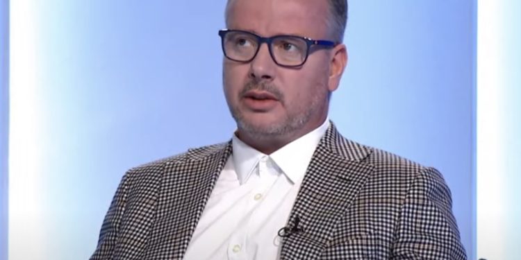 Kajtazi flet me informacione: Rreth 15 mijë shqiptarë dyshohet se kanë lidhje me shërbimet sekrete serbe