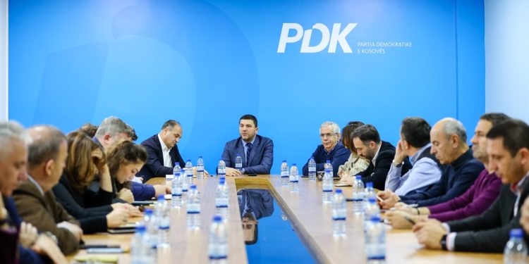 PDK: Qeveria Kurti po injoron dy kryetarët tonë në Veri