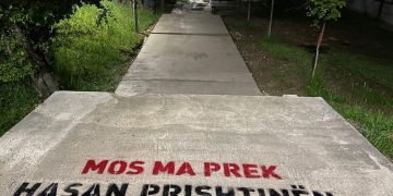 “Mos ma prek Hasan Prishtinën”, mbushet me mbishkrime Kampusi i Universitetit