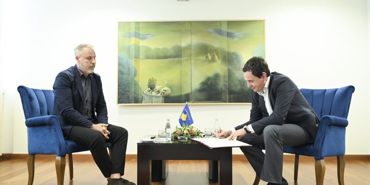 Kurti emëron Avni Zogianin zëvendësministër të Liburn Aliun