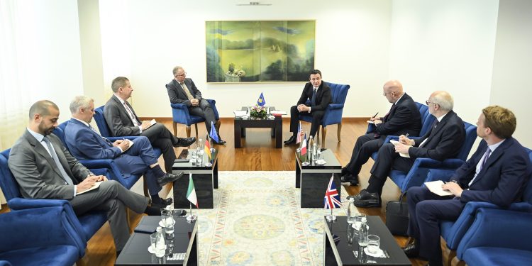 Pas takimit me ambasadorët e QUINT-it, Kurti i kërkon BE-së që ta mbajë përgjegjëse Serbinë për shkeljet e marrëveshjes