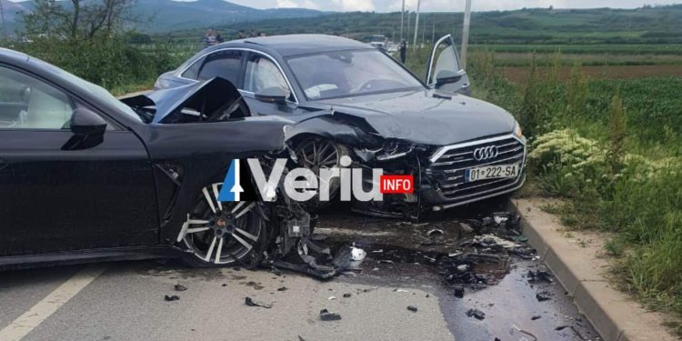 Aksident i rëndë afër Graçanicës, bëhen “llom” një audi dhe një porsche, dy të lënduar