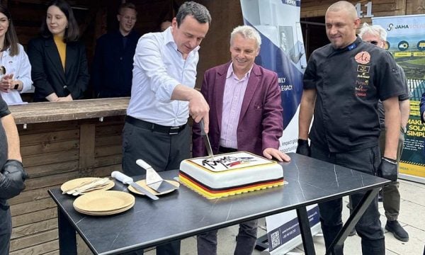 “Vielen dank”, Kurti falënderon Gjermaninë në festën e organizuar në shesh për 15 vjet marrëdhënie diplomatike