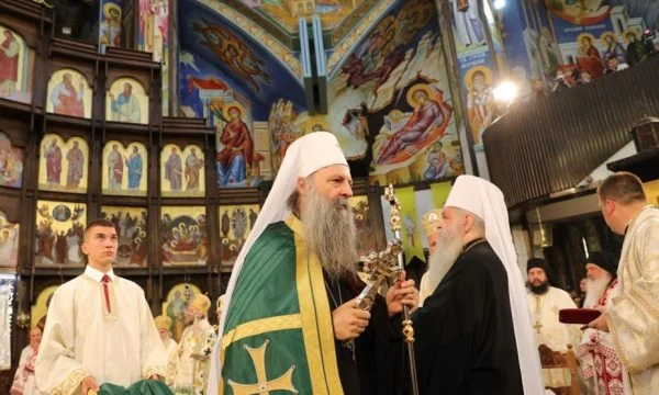 Kontesti ndërmjet Kishës Ortodokse Serbe dhe asaj maqedonase përfundoi zyrtarisht