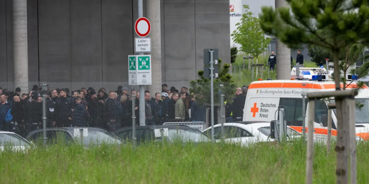 Sulm me armë në fabrikën e Mercedesit në Gjermani, vriten dy persona