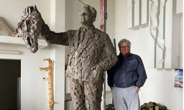 Statuja e Millosheviqit do të vendoset në Moskë, çfarë mban ai në duar